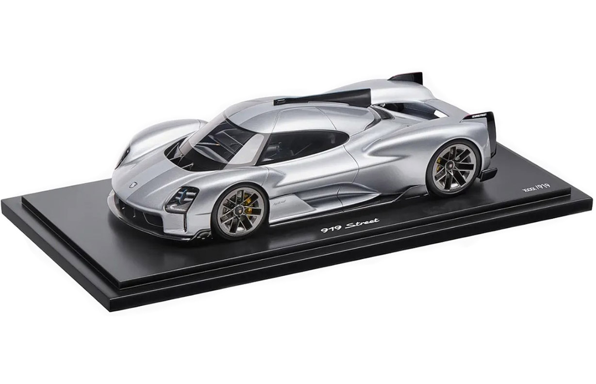 新発売】 Spark 1:18 Porsche 919 Street Version Weissach